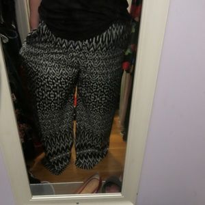 Wide-leg patterned pants